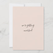 カントリーシックなホワイトピンクサンゴバラフローラ結婚ズ 招待状 (裏面)