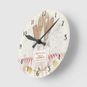 カントリーパーソナライズされたキッチン ラウンド壁時計 (傾斜)