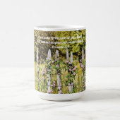 カントリーフェンスと花聖なる書物、 経典マグカップ コーヒーマグカップ (中央)