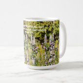 カントリーフェンスと花聖なる書物、 経典マグカップ コーヒーマグカップ (正面右)