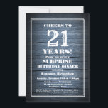 カントリーブルーウッドサプライズ21stバースデーディナー 招待状<br><div class="desc">素朴な木の驚き21歳の誕生日ディナーパーティの招待状。</div>