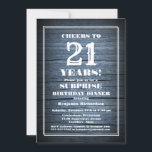 カントリーブルーウッドサプライズ21stバースデーディナー 招待状<br><div class="desc">素朴な木の驚き21歳の誕生日ディナーパーティの招待状。</div>