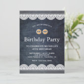 カントリーブルーデニムホワイトレースバースデーパーティー 招待状 (スタンド正面)