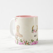 カントリーブーツ&ホースシューと花とベージュ ツートーンマグカップ (正面左)