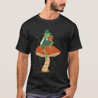 カントリーロアのカエルがキノコの上で本を読む Tシャツ