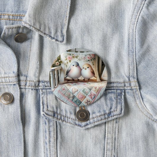 カントリーロアバードの花柄キルトシーン 缶バッジ (インサイチュ)