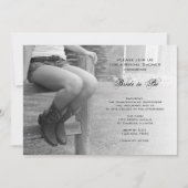 カントリー女性のカーボーイオンフェンスブライダルシャワー招待 招待状 (正面)