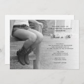 カントリー女性のカーボーイオンフェンスブライダルシャワー招待 招待状 (正面/裏面)