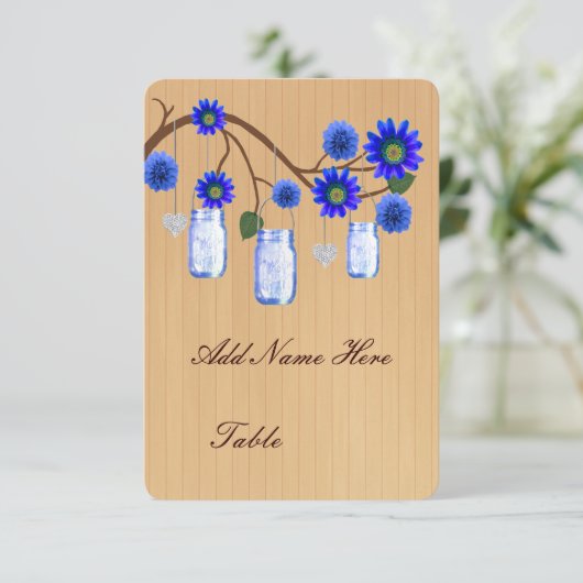 カントリー風のブルーのメイソンジャー テーブルプレイスカード 招待状 (スタンド正面)