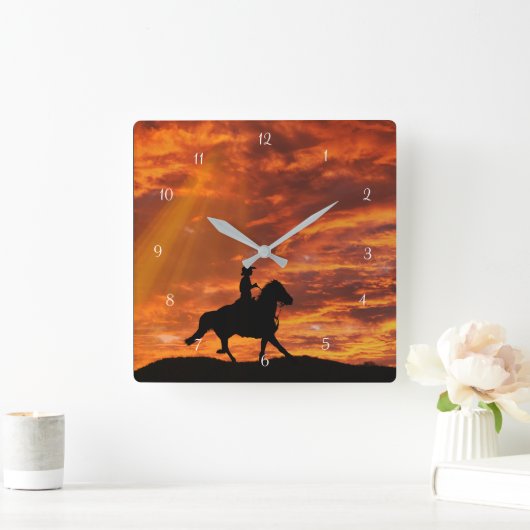 カントリー・ウェスタン・カウボーイと馬が夕暮れ スクエア壁時計 (ホーム)