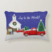 カントリー・チャーチ付き小さな赤いトラック アクセントクッション (正面)