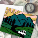 カンパーバカラフルン山脈バンライフRVサンライズ ポストカード<br><div class="desc">山の素晴らしスケッチとキャンパーバンで見て。独自の文字を追加私の店で蝶、鳥、RV、キャンプ、ハイキング、花や多くのものをチェック！</div>