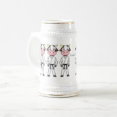 カンフーのスーツを描いた可愛い牛 ビールジョッキ (正面左)