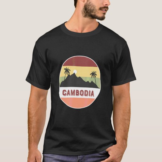 カンボジアの山とヤシの木 Tシャツ (正面)