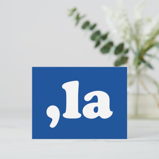 カンマLa kamala発音タイポグラフィ青 ポストカード (スタンド正面)