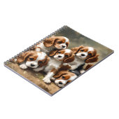 カヴァリエスパニエル犬の子犬たちは愛らしい。 ノートブック (左側)