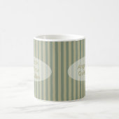 カーキ色静かな時間およびあなたの文字が付いているベージュ色ストライプ コーヒーマグカップ (中央)