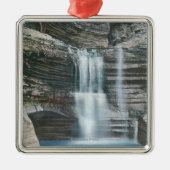 カーテンの滝の眺め メタルオーナメント (正面)