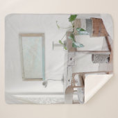 カーテン付近の空机 シェルパブランケット (正面(横))