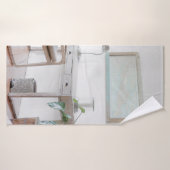 カーテン付近の空机 バスタオル (バスタオル)