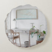 カーテン付近の空机 ラウンドクッション (裏面)