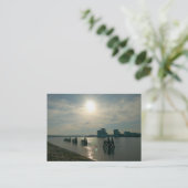 カーディフ湾上空の太陽光 名刺 (スタンド正面)