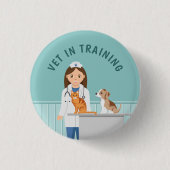 カートゥーンの女性獣医とVet In Trainingのテキスト 缶バッジ (正面)