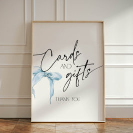 カードとギフトはほこりっぽい青い弓でサイン 台座サイン