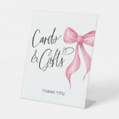カードとギフトコケットピンクボウ 台座サイン (正面)