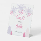 カードとギフト小さなスノーフレーク赤ちゃんシャワー冬 台座サイン (正面)