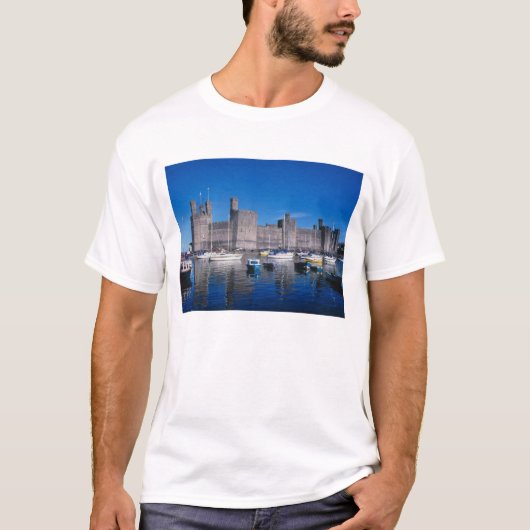 カーナーヴォン城、グウィネズ、ウェールズ Tシャツ (正面)