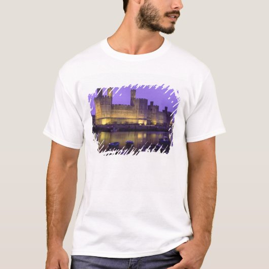カーナーヴォン城 夜 ウェールズ グウィネズ州 Tシャツ (正面)