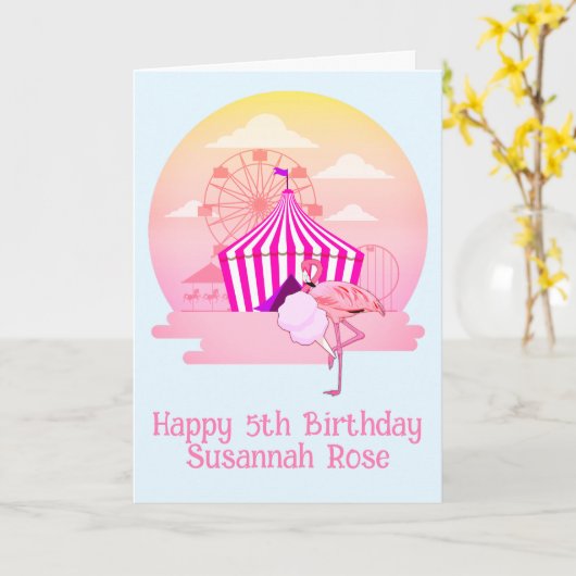 カーニバルのおもしろいフラミンゴキッズ5th誕生日 カード (黄色い花)