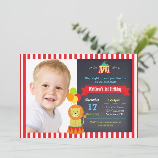 カーニバルのサーカスのライオンのBigtopの誕生日の招待状 招待状 (スタンド正面)