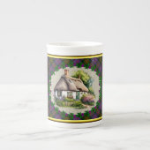 カーネギーわらぶきコテージ&タータンチェック パーソナライズされた ボーンチャイナマグカップ (正面)