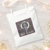 カーネギー氏族の紋章とタータン フェイバーバッグ (クリップ留めされた状態)