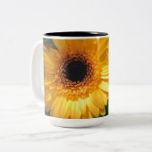 カーネーションとイエローガーベラ ツートーンマグカップ (正面左)