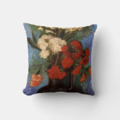 カーネーション付き花瓶by Vincent vanゴッホ クッション (正面)
