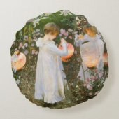 カーネーション、リリー、リリー、バラbyジョン・シンガーSargent ラウンドクッション (裏面)