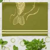 カープアンリングフィッシャーマンカーキグリーン魚釣り キッチンタオル (折り畳み)