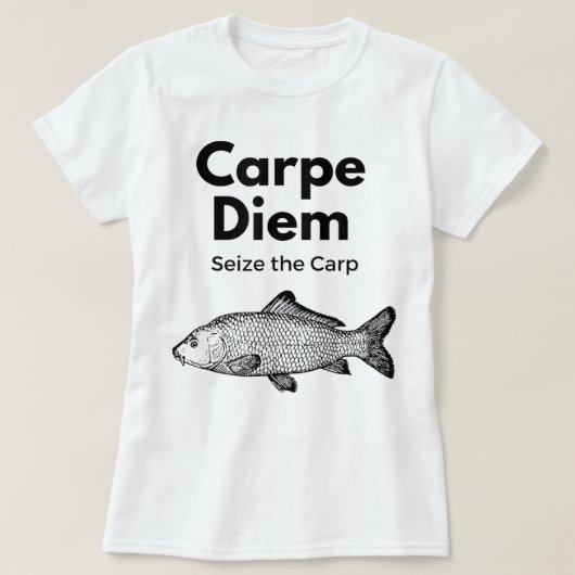 カープディエムがカープ魚釣りのシャツを奪おもしろいう Tシャツ (デザイン正面)