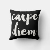 カープディームブラシタイポグラフィ説明文ピロー クッション (裏面)