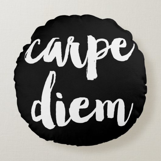 カープディームブラシタイポグラフィ説明文ピロー ラウンドクッション (正面)