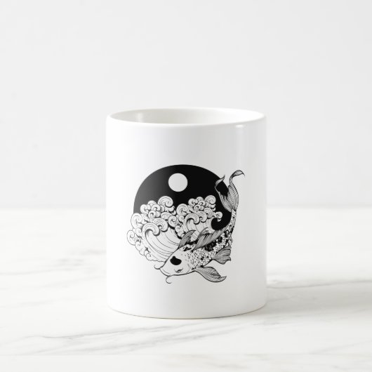 カープ日本のコイとイン&ヤン背景 コーヒーマグカップ (中央)
