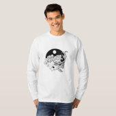 カープ日本のコイとイン&ヤン背景 Tシャツ (正面フル)