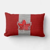 カーボンファイバーにカナダの赤いカエデの葉 ランバークッション (正面)