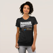 カーボンフットプリント – 人類学 Tシャツ (正面フル)