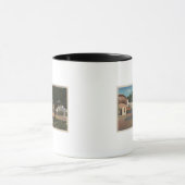 カーメル, CA -通りシーン(木や店あり) マグカップ (中央)