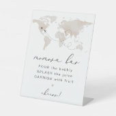 カーメン旅行をテーマにした赤ちゃんシャワー桃佐バー標識 台座サイン (正面)