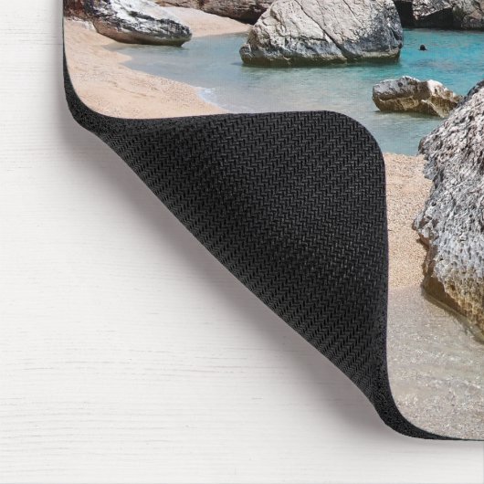 カーラMarioluの石はサルジニアのmousepadで浜に引き上げます マウスパッド (コーナー)